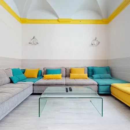 Charming 2 Bedroom Haven Steps Away From Prince's Palace *