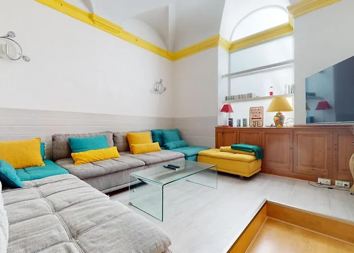 Charming 2 Bedroom Haven Steps Away From Prince's Palace Lejlighed *