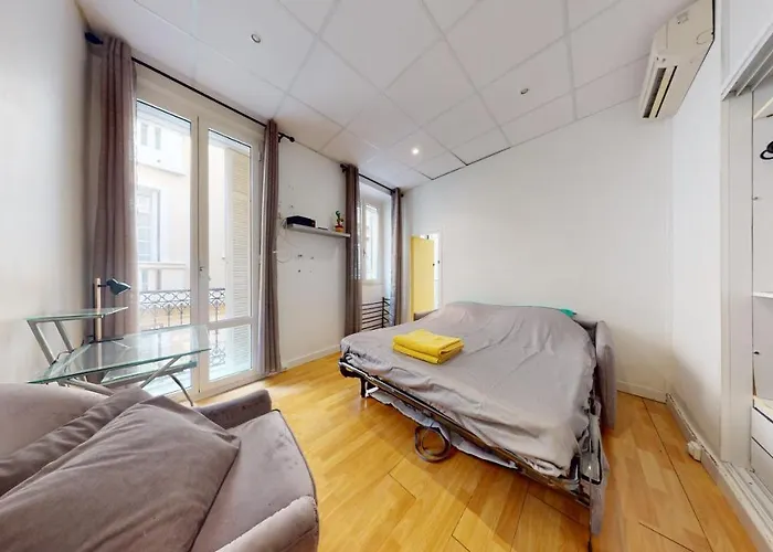 Charming 2 Bedroom Haven Steps Away From Prince's Palace 公寓 *