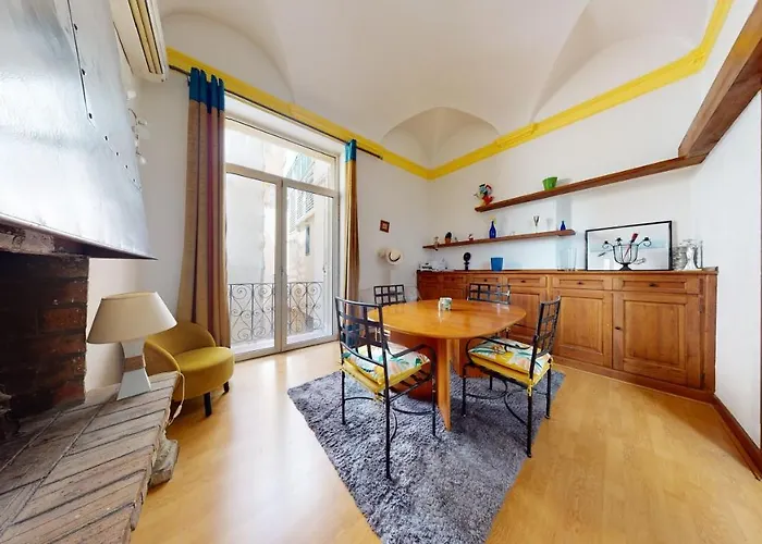 Charming 2 Bedroom Haven Steps Away From Prince's Palace *